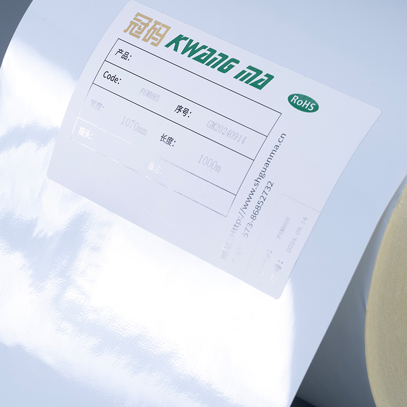 50 mikro glänsande vit polyester PET-film självhäftande etikett med lösningsmedel akryl vidhäftande jumborulle för digitalt tryck