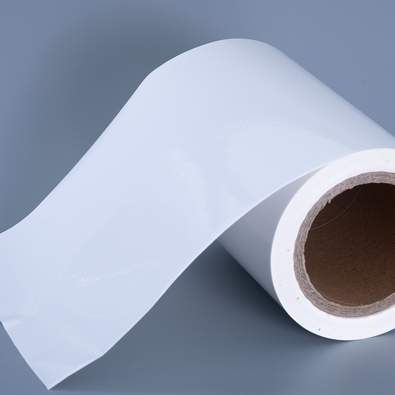 25 mikroglans PET vinylfilmetikettmaterial med akrylhäftande jumborulle för bläckstråleutskrift