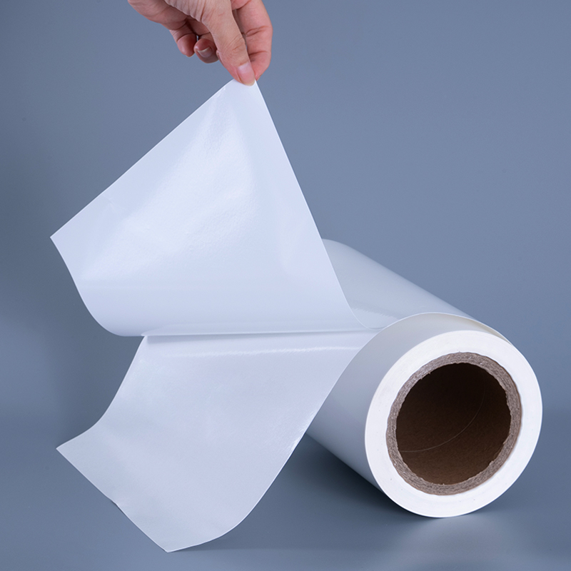 25 mikroglans PET vinylfilmetikettmaterial med akrylhäftande jumborulle för bläckstråleutskrift