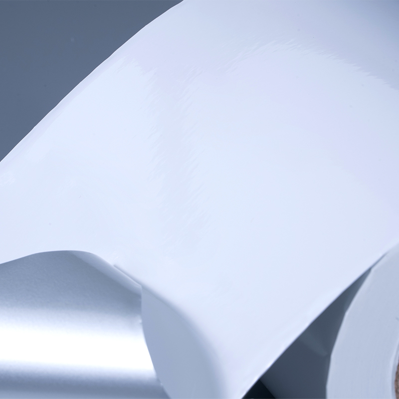 25 mic glänsande vit aluminiserad polyesterfilm självhäftande etikett med vattenbaserat akryllim för bläckstråleutskrift