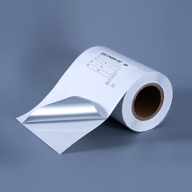 25 mic glänsande vit aluminiserad polyesterfilm självhäftande etikett med vattenbaserat akryllim för bläckstråleutskrift